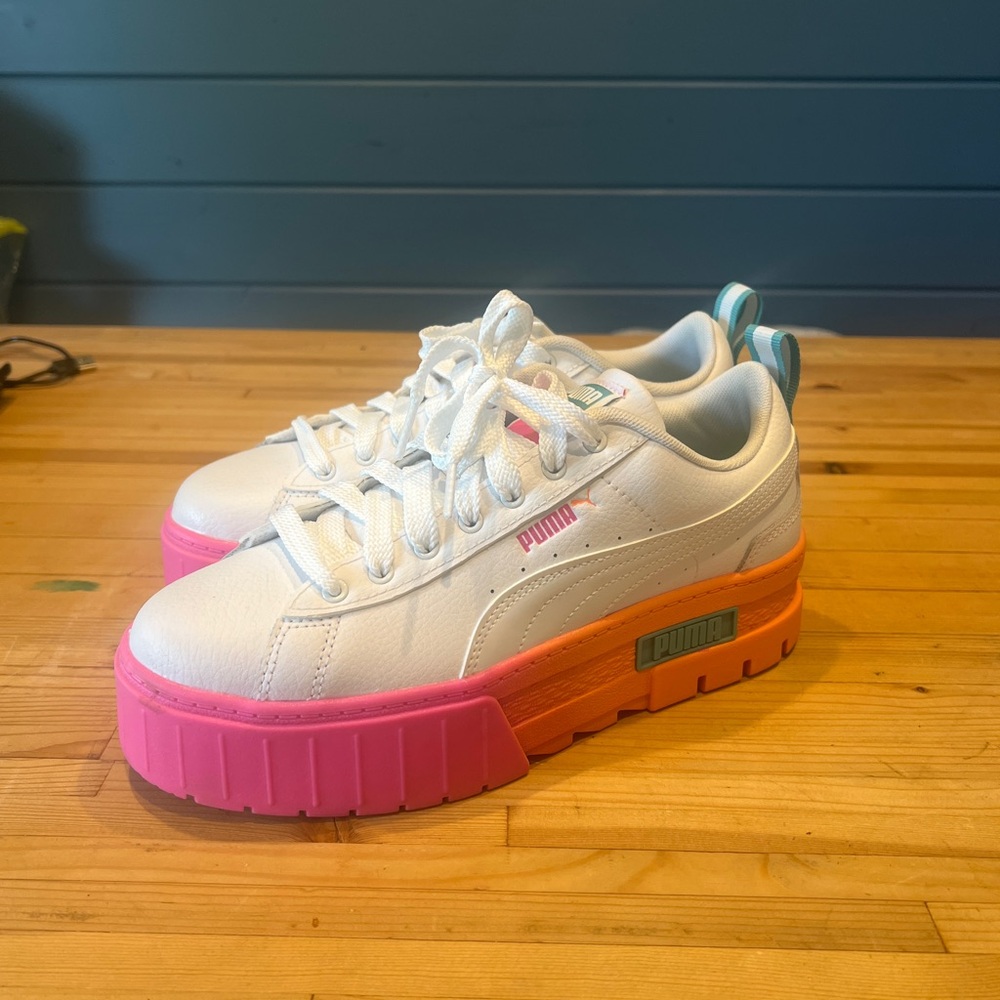 Puma White and Pink Sneakers
